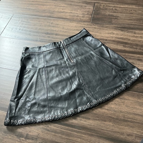 GILBERT vegan leather skirt with woven grommet detail - Picture 5 of 11